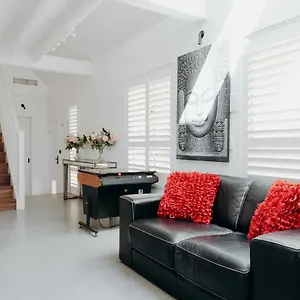Black On Belongil Holiday home